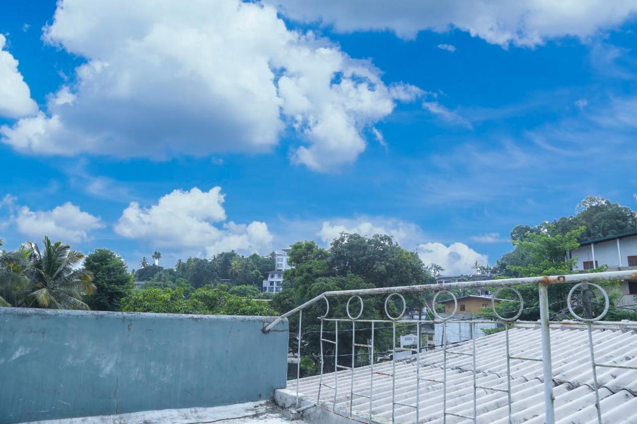 Appartamento Sakura Hill Kandy Esterno foto